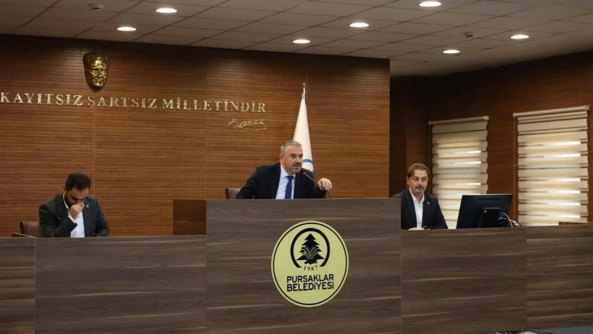Pursaklar Belediye Başkanı Ertuğrul Çetin meclis kürsüsünde