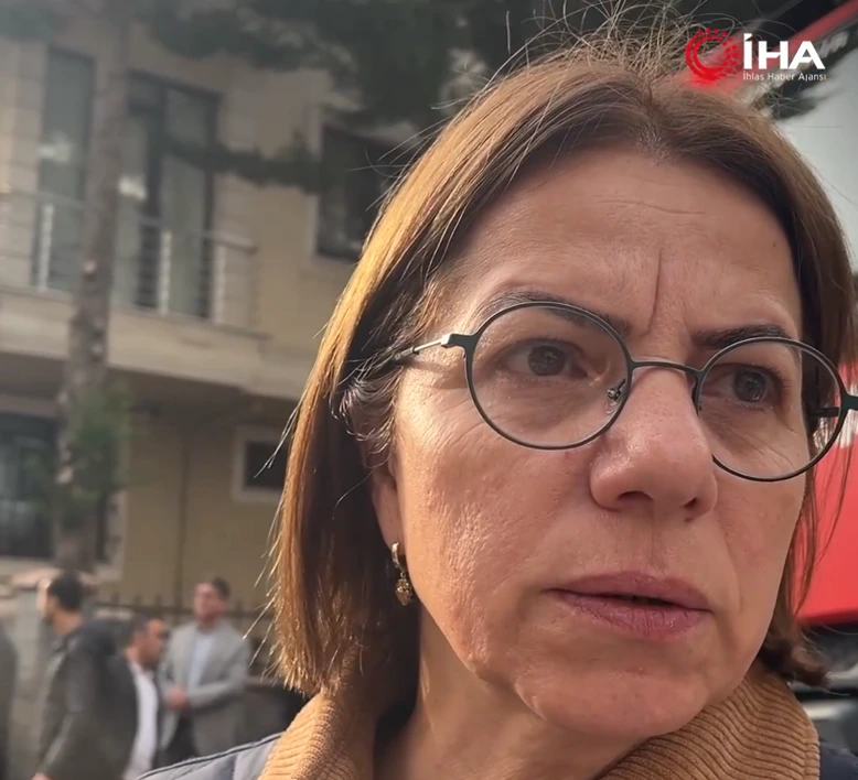 Maltepe Belediye Başkanı Esin Köymen, çöken binanın önünde açıklama yapıyor
