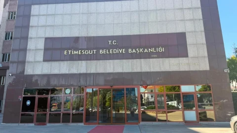 Etimesgut Belediye Başkanlığı binasının dış cephesi