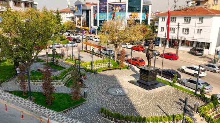 Etimesgut Cumhuriyet Meydanı ve çevresinden görünüm