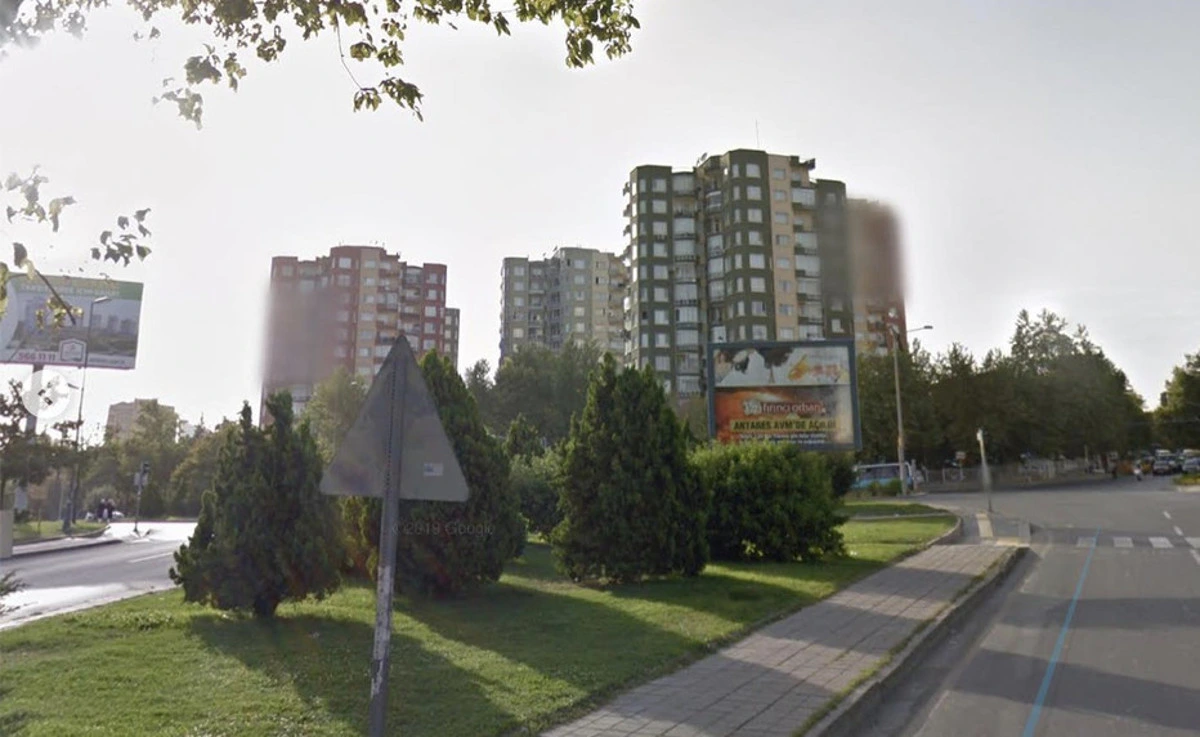 Etlik çevresinde apartmanların ve ağaçların bulunduğu cadde görünümü