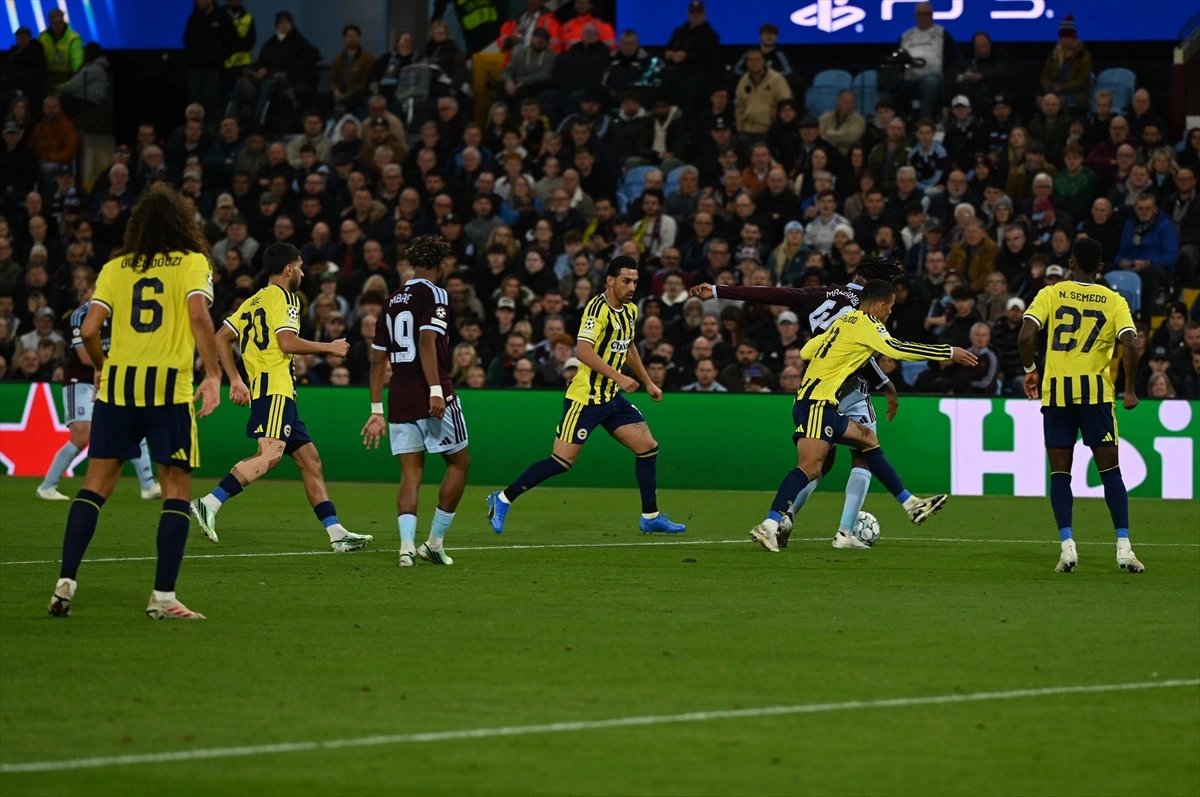 Fenerbahçe ve Aston Villa maçından futbol sahası görüntüsü