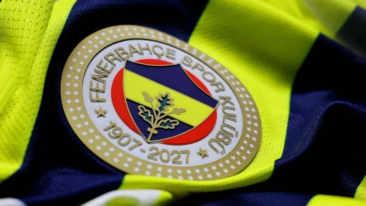 Fenerbahçe armasının yer aldığı sarı lacivert forma