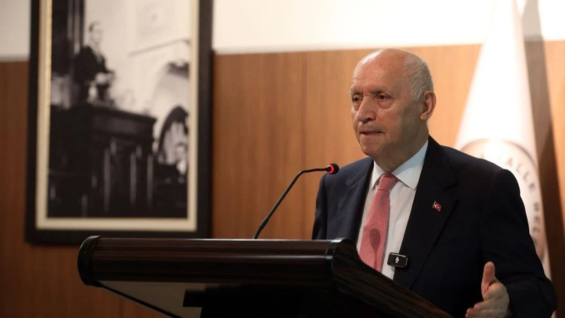 Yenimahalle Belediye Başkanı Fethi Yaşar kürsüde konuşuyor