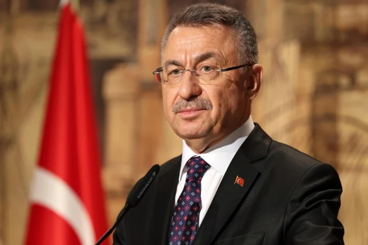 Fuat Oktay, konuşma yaptığı kürsüde