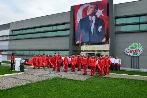 Gedik Piliç’te Cumhuriyet’in 103. yılı çalışanlarla kutlandı