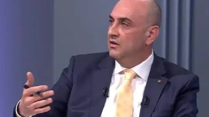 Gökhan Ağdemir televizyon programında konuşurken