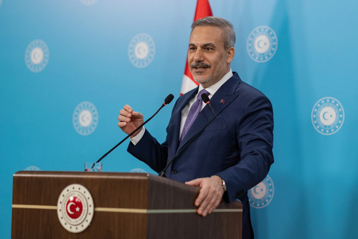 Dışişleri Bakanı Hakan Fidan kürsüde konuşurken