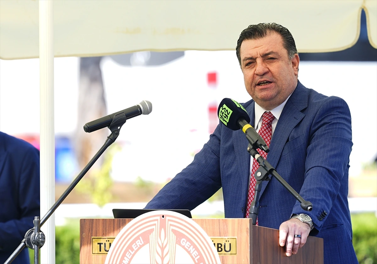 TİGEM Genel Müdürü Hasan Gezginç kürsüde konuşma yapıyor