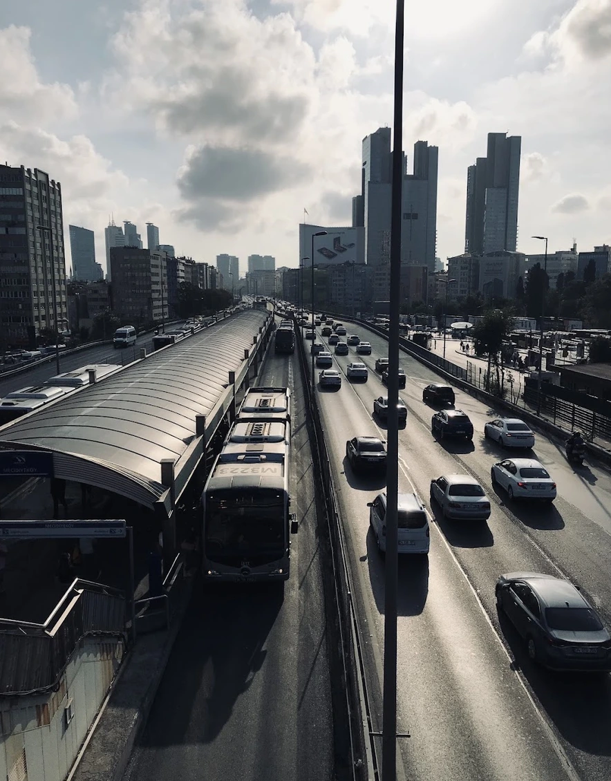 İstanbul’da araç trafiği ve toplu taşıma yolu