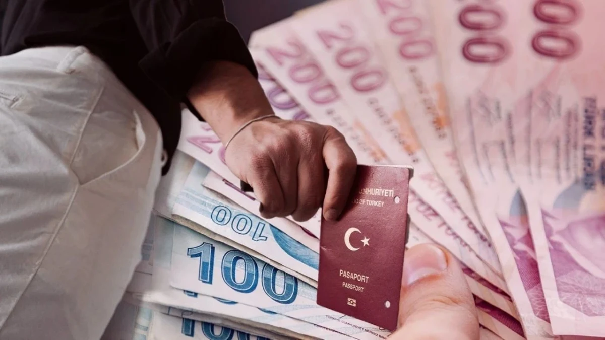 Türk pasaportu ve Türk lirası banknotları
