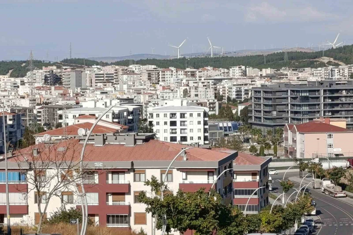 İzmir’de farklı tipte konutların yer aldığı yerleşim alanı
