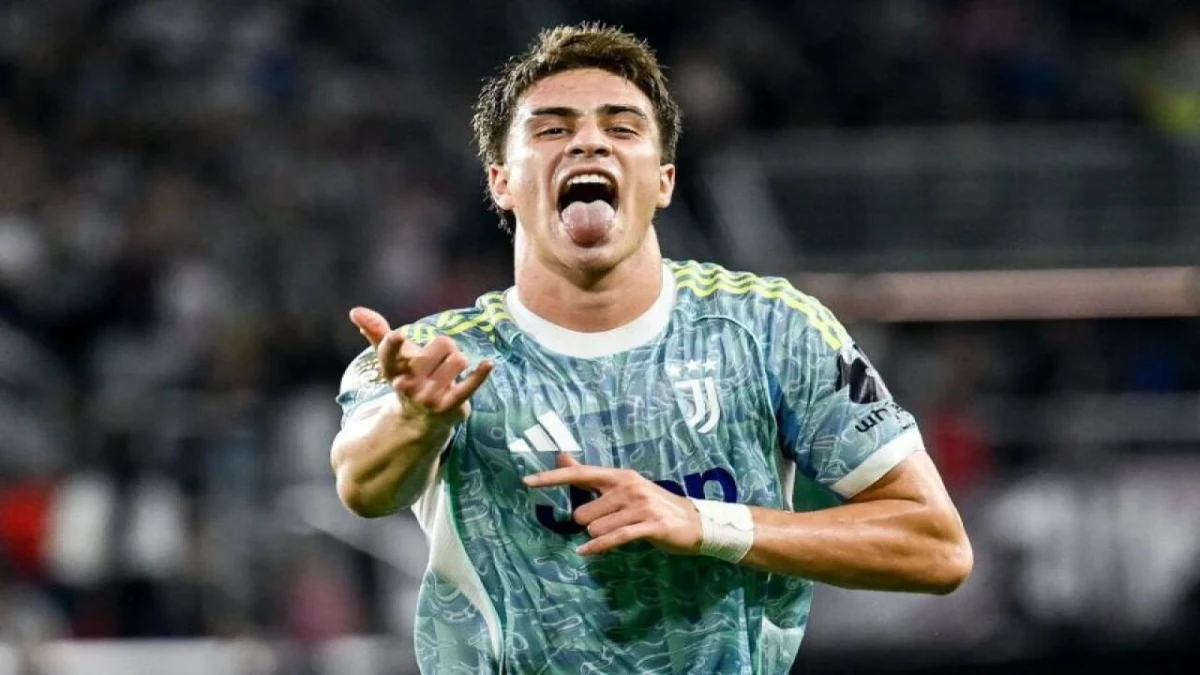 Juventus formasıyla Kenan Yıldız maç sırasında sevinirken