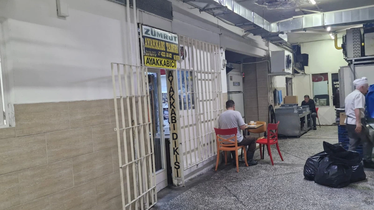Kızılay’daki ayakkabı tamir dükkânının girişi