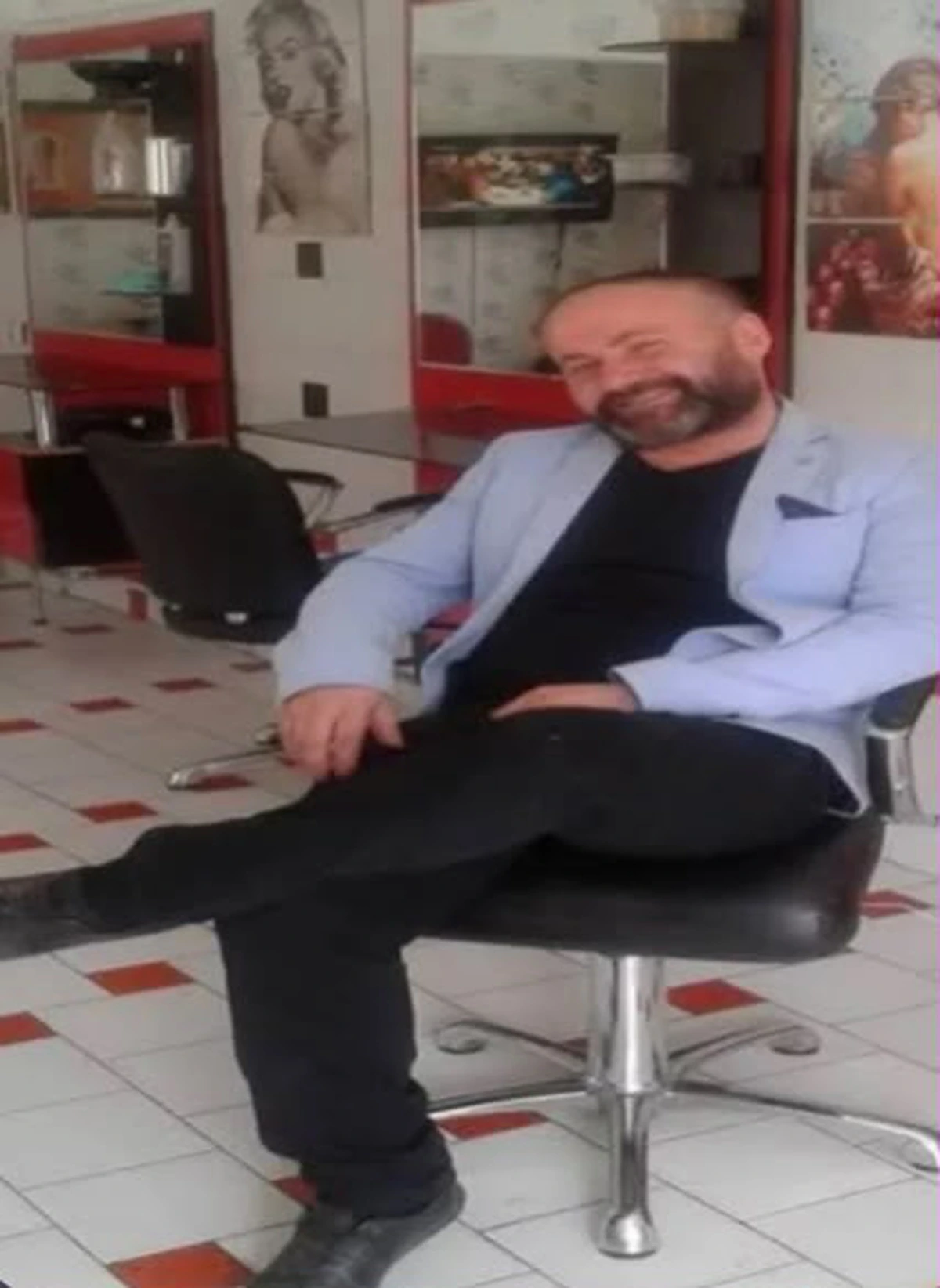 Mamak’taki çifte cinayetle ilgili haberde kullanılan, oturur haldeki bir erkeğin fotoğrafı