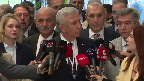Mansur Yavaş, TBB Başkan Vekili seçimi öncesinde gazetecilerin sorularını yanıtlıyor