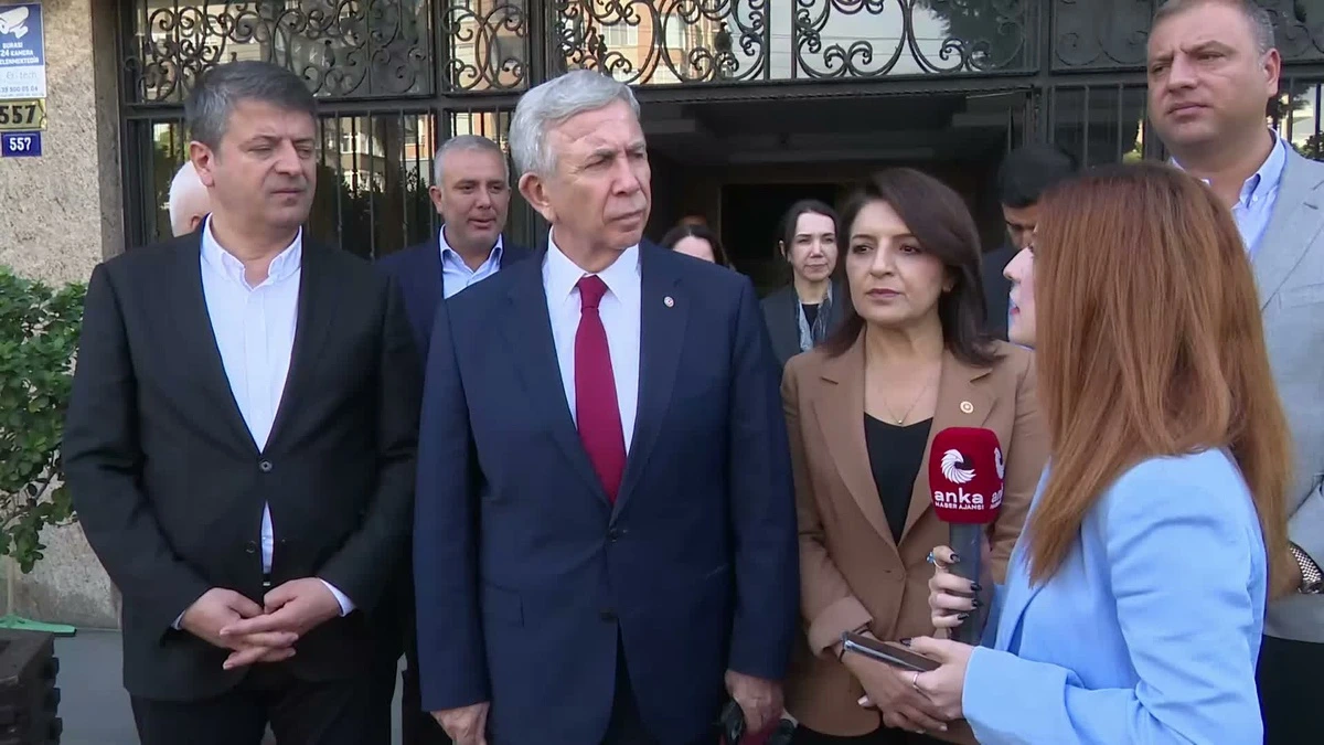 Mansur Yavaş, Meral Seçer ve beraberindeki kişilerle ziyaret sonrası açıklama yaparken
