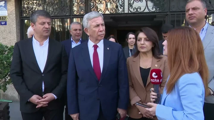 Mansur Yavaş, Meral Seçer ve beraberindeki kişilerle ziyaret sonrası açıklama yaparken