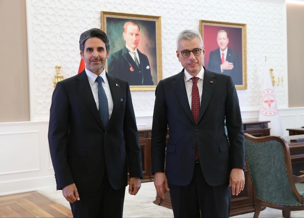 Sağlık Bakanı Kemal Memişoğlu ve Katar’ın Ankara Büyükelçisi Faisal Abdulla Al-Henzab
