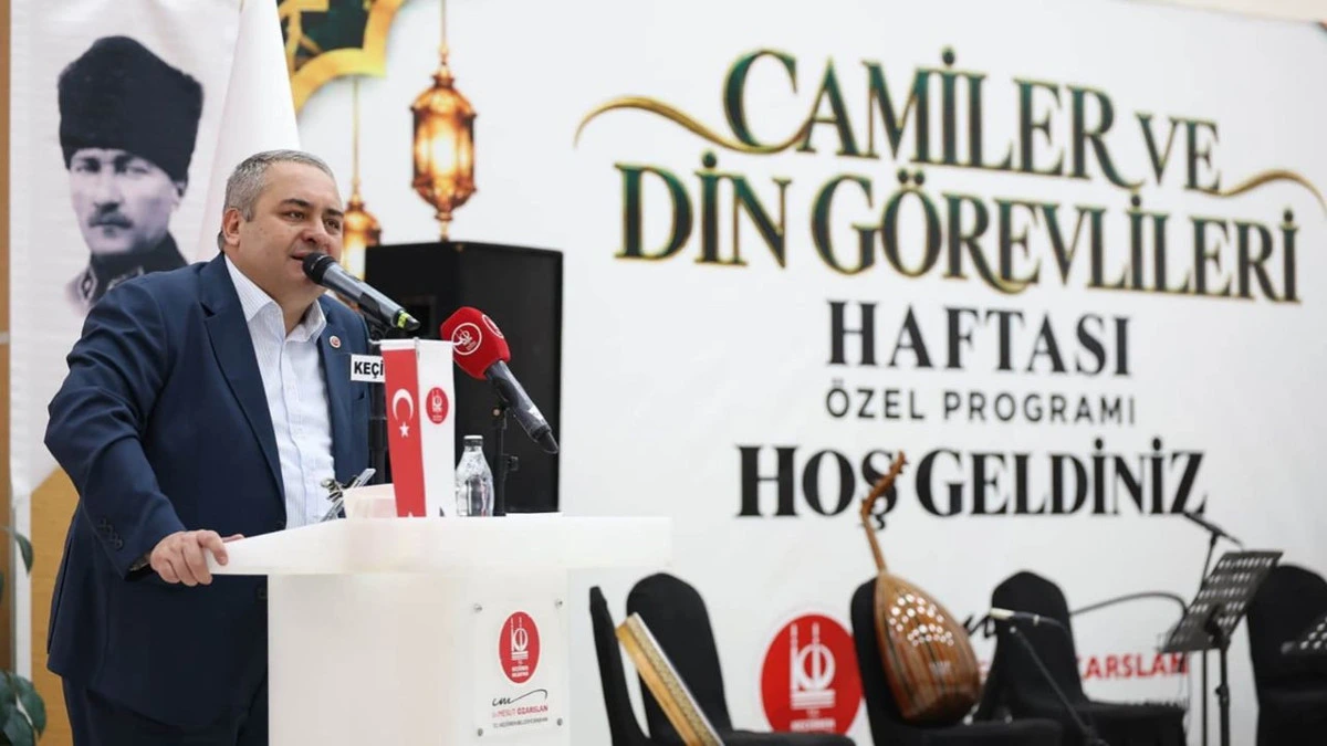 Mesut Özarslan Camiler ve Din Görevlileri Haftası programında konuşma yapıyor