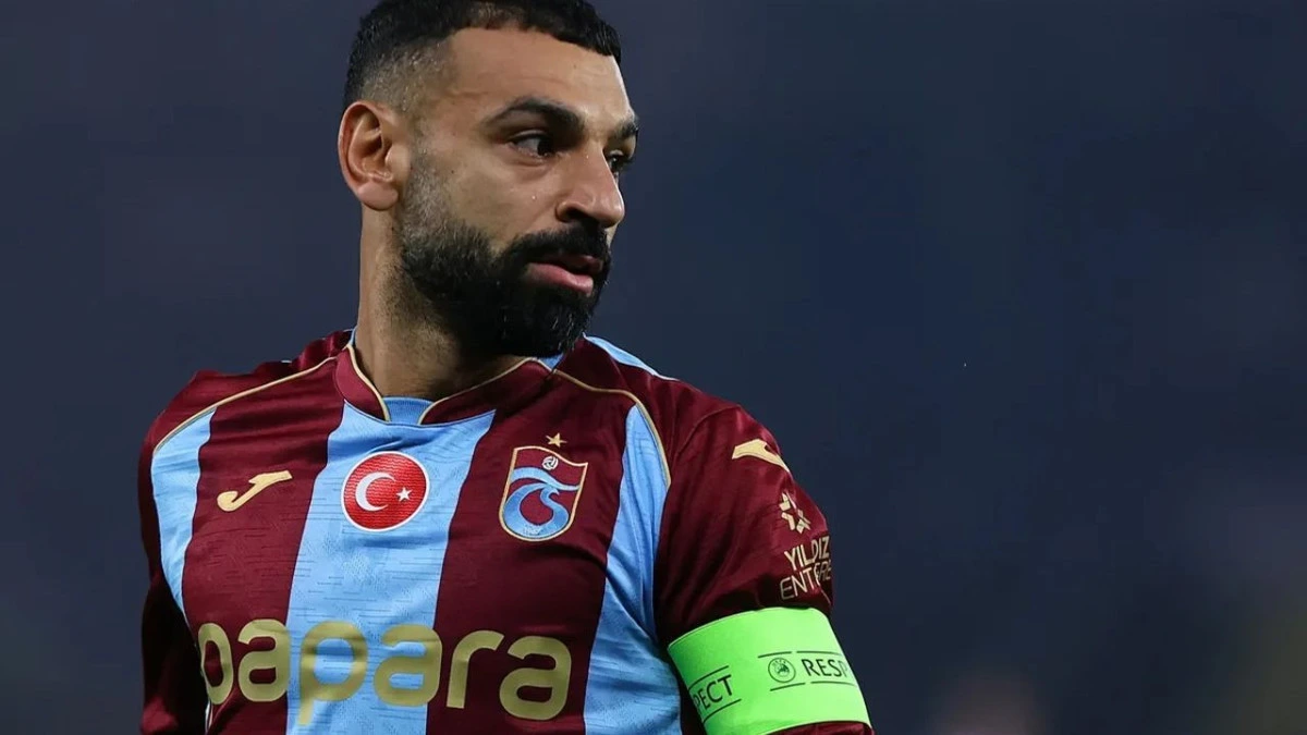 Trabzonspor forması ve kaptanlık bandıyla Muhammed Salah’ın portresi
