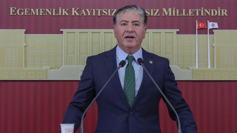 Yeni Parti Grup Başkan Vekili Murat Emir, TBMM’deki basın toplantısında konuşuyor