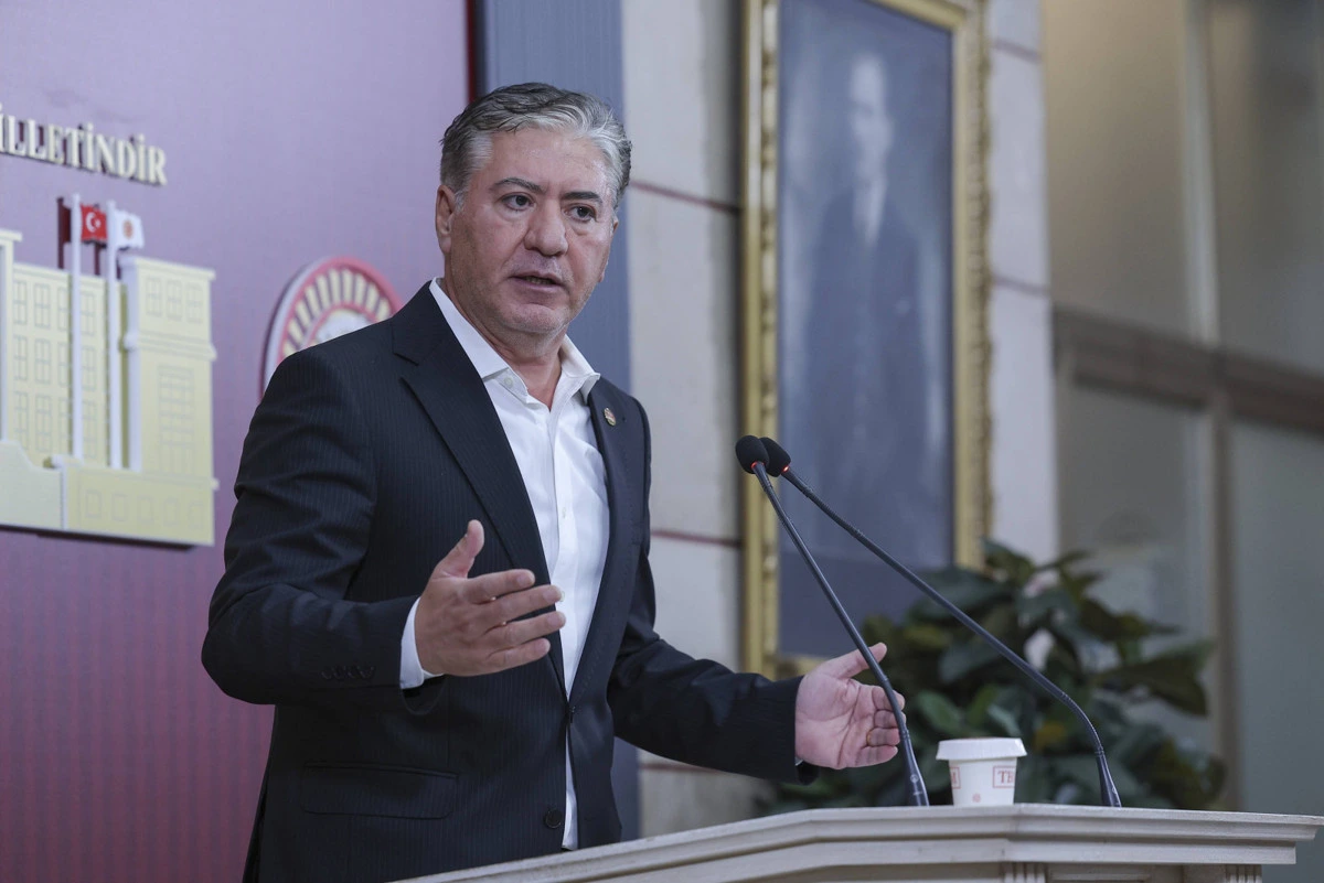 Murat Emir TBMM’de kürsüde konuşuyor