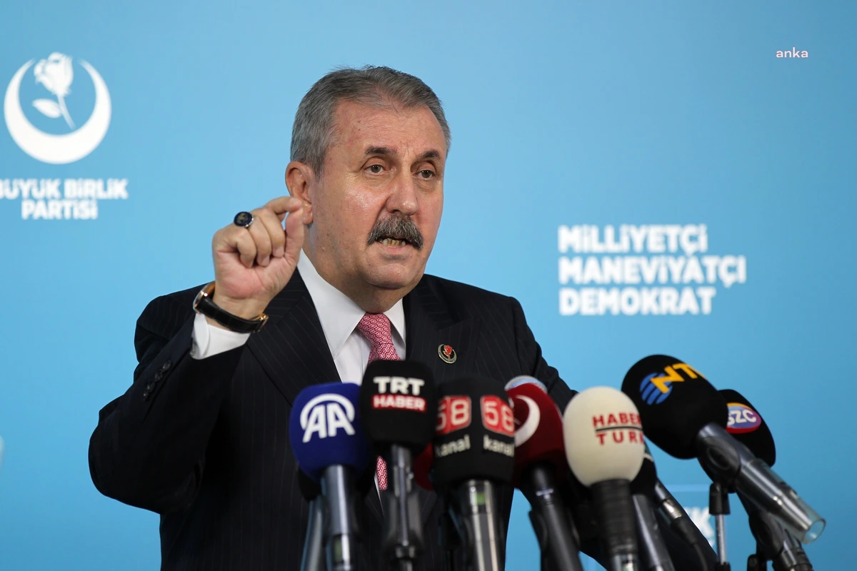 BBP Genel Başkanı Mustafa Destici basın toplantısında konuşuyor