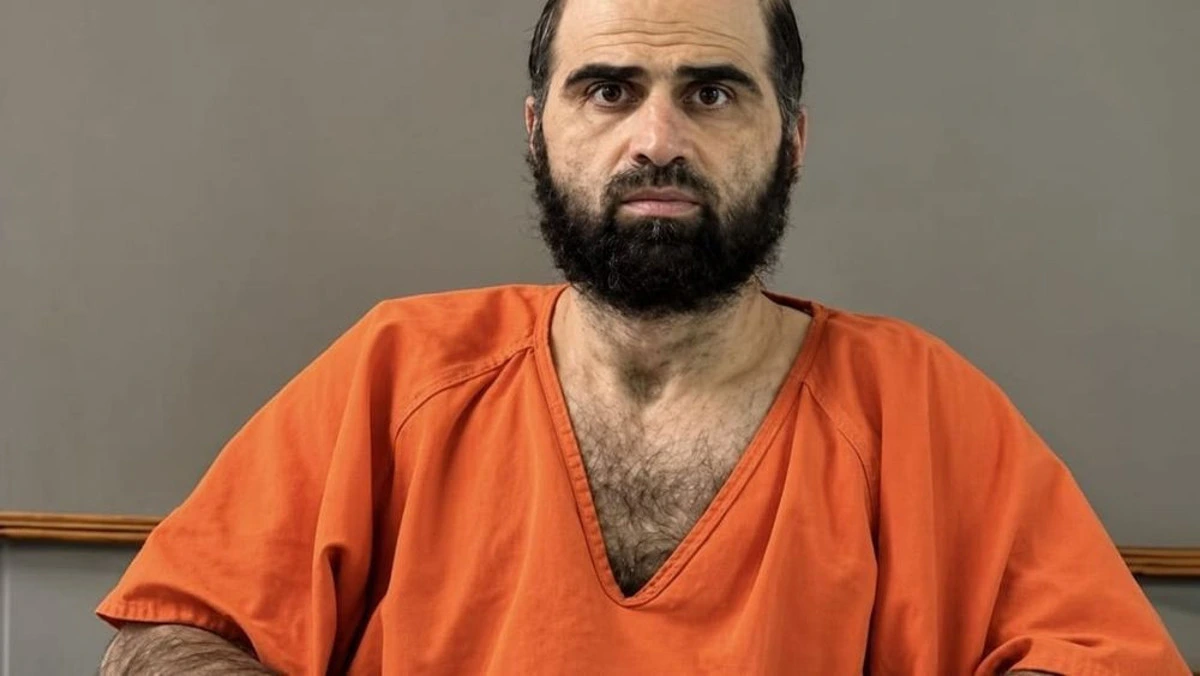 Turuncu kıyafetli Nidal Malik Hasan’ın portresi