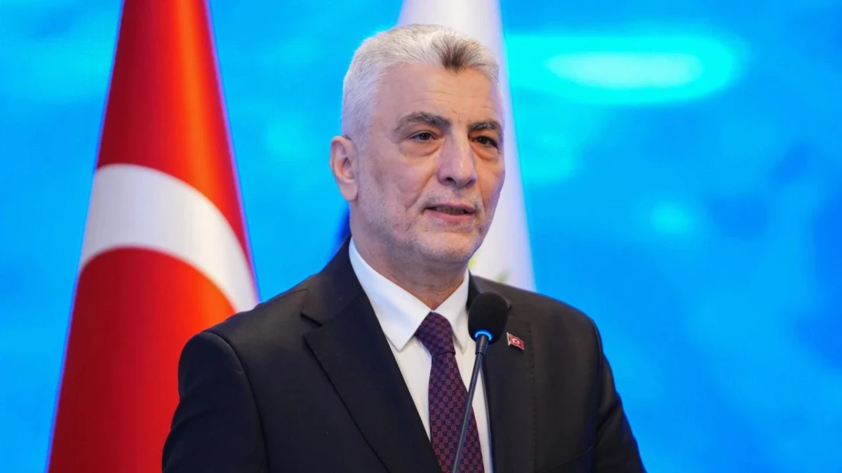 Ticaret Bakanı Ömer Bolat, kürsüde konuşurken