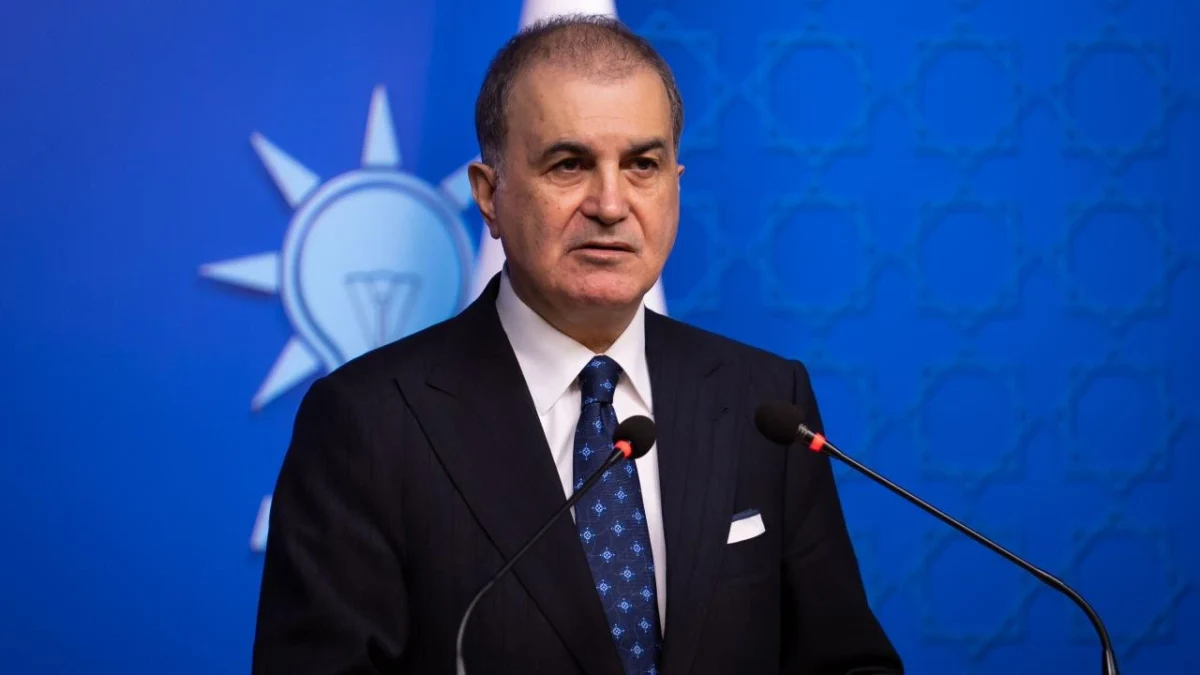 AK Parti Sözcüsü Ömer Çelik açıklama yaparken