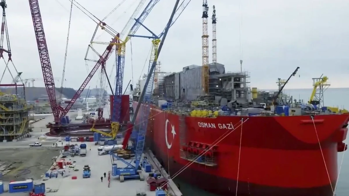 Filyos Limanı’nda inşa halindeki Osman Gazi yüzer üretim platformu