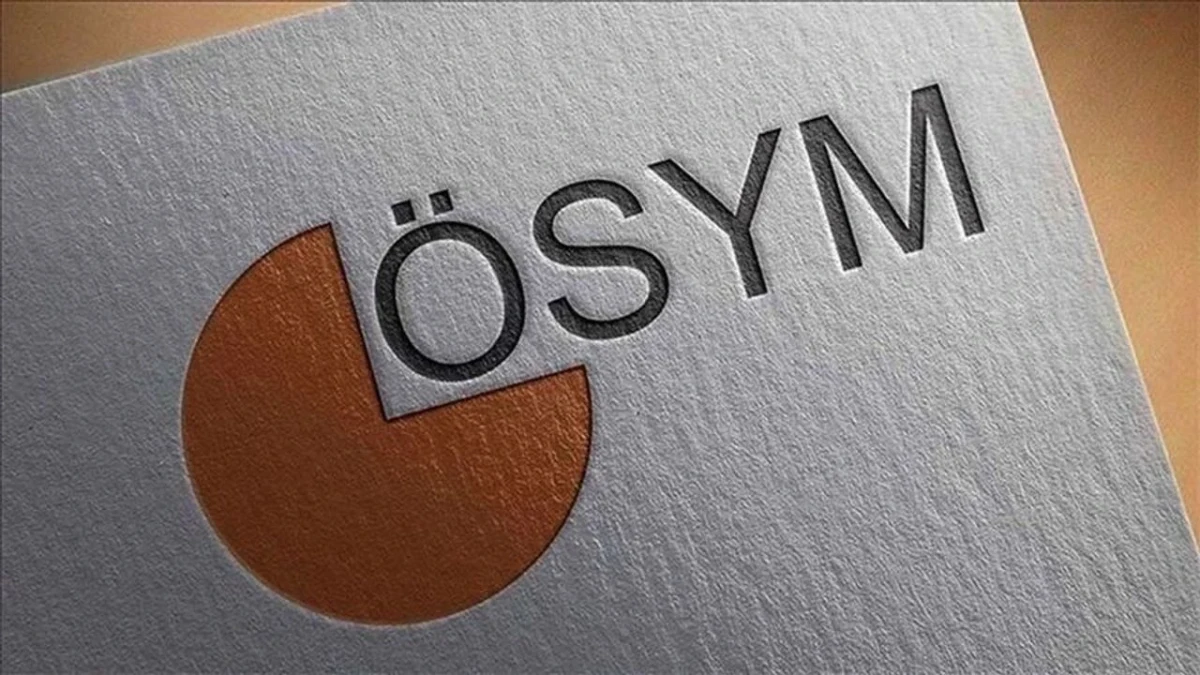 ÖSYM logosunun yer aldığı basılı materyalin yakın plan görüntüsü