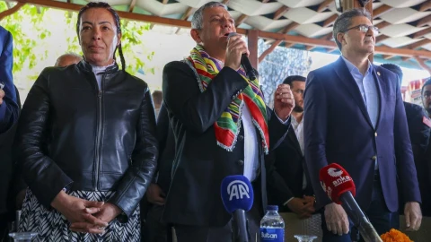 Özgür Özel’den Edremit’te zeytin üreticilerine destek çağrısı