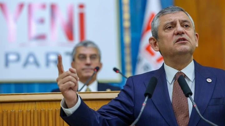 Özgür Özel, TBMM’deki grup toplantısında konuşurken