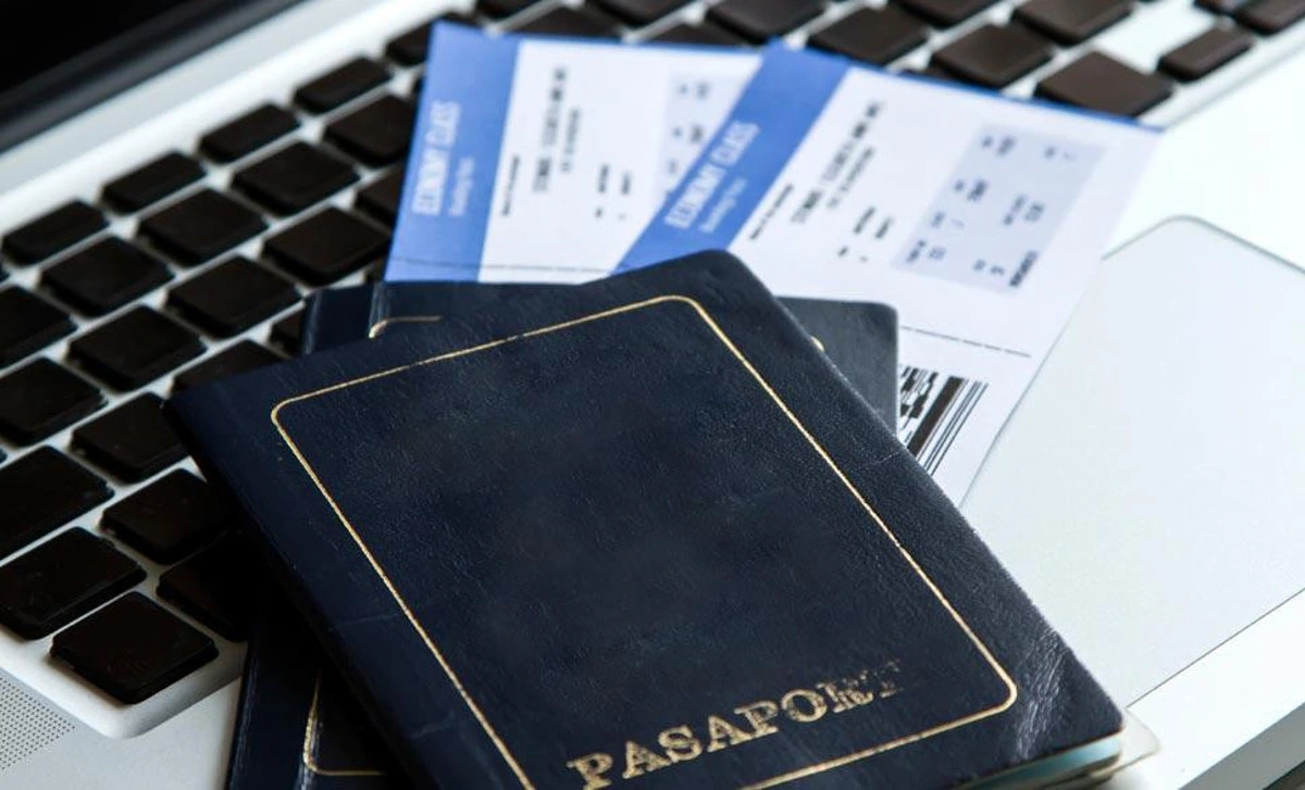 Pasaportlar ve uçak biletleri