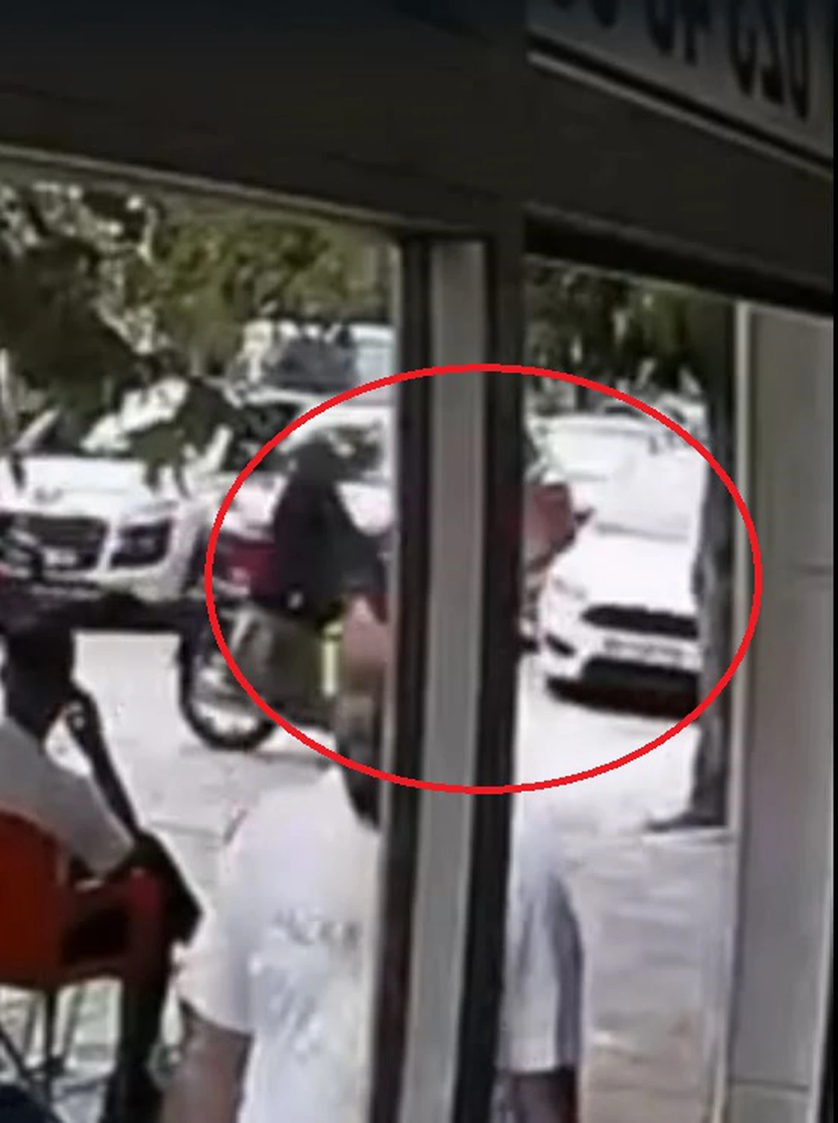 Polatlı’da motosiklet ile otomobilin çarpıştığı kaza anının güvenlik kamerası görüntüsü