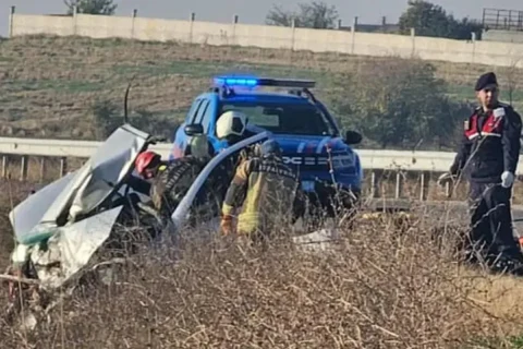 Polatlı’da iki otomobil çarpıştı: 3 ölü, 4 yaralı
