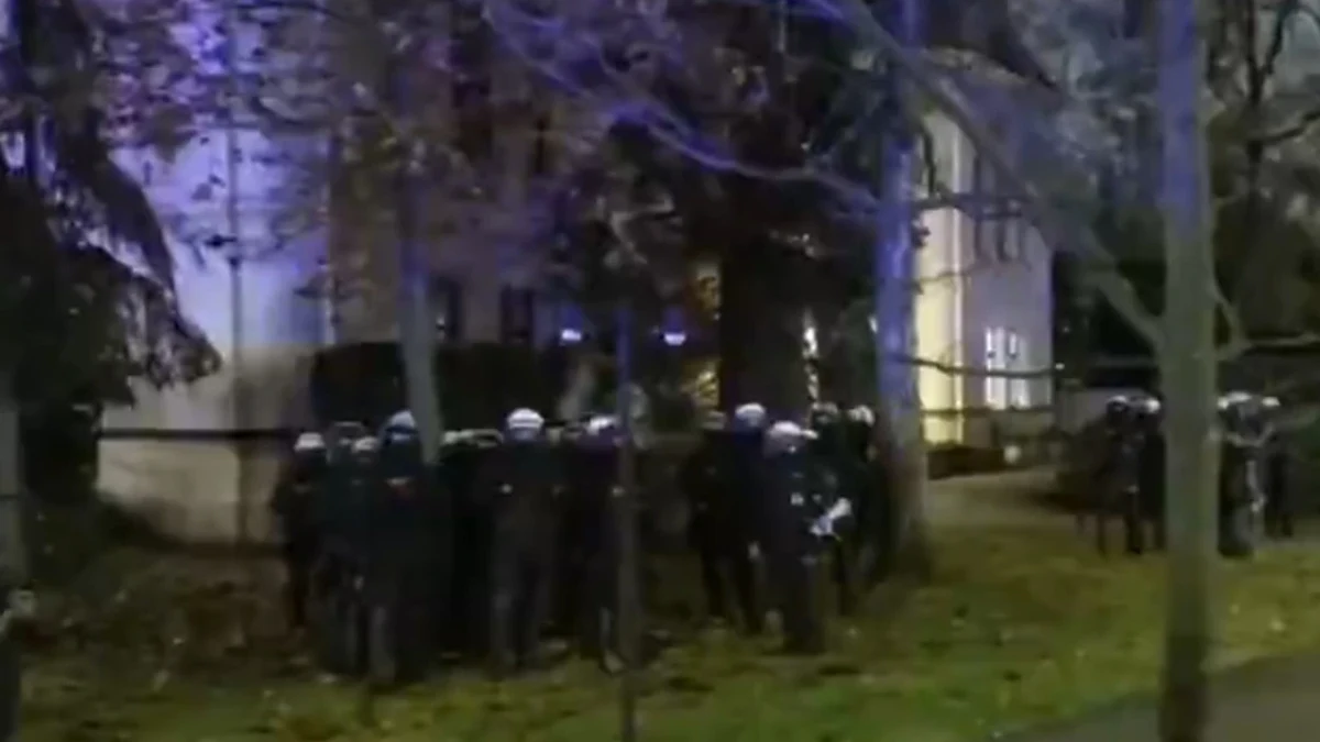 Polonya Anayasa Mahkemesi binası çevresinde polis kordonu