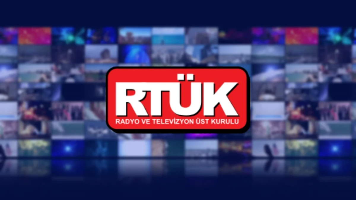 Televizyon ekranları önünde RTÜK logosu