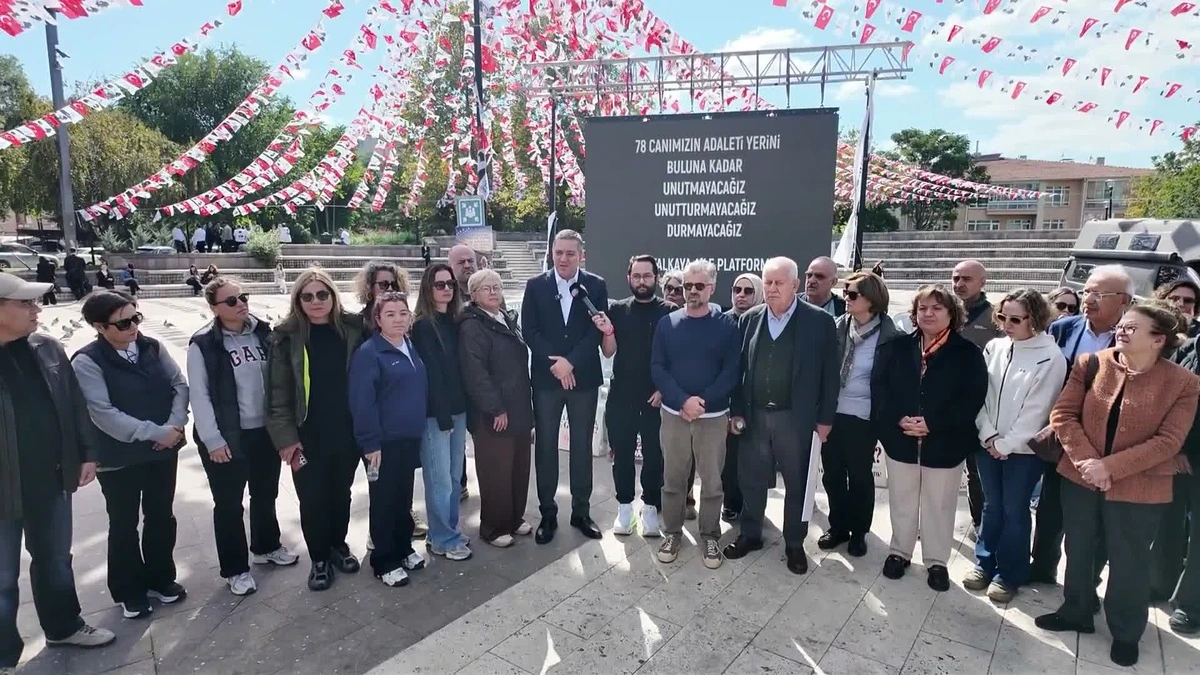 Erinç Sağkan ve aileler, Ankara Anıtpark’taki 78 Can İçin Adalet Nöbeti’nde bir arada