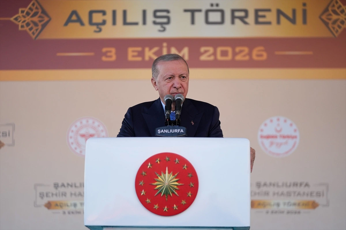 Cumhurbaşkanı Recep Tayyip Erdoğan, Şanlıurfa Şehir Hastanesi açılış töreninde kürsüde.