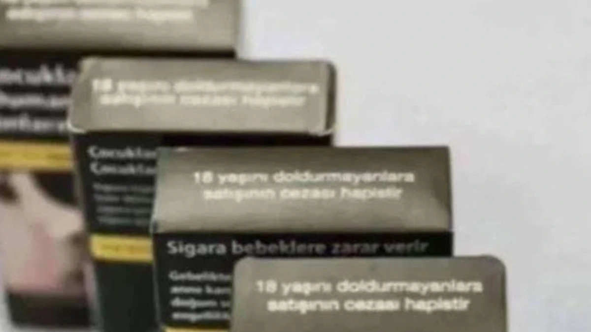 Üzerinde çocuklara satışın cezasına ilişkin uyarı bulunan sigara paketleri