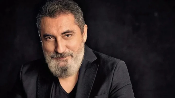 Soner Olgun siyah ceket ve tişörtüyle kameraya bakıyor