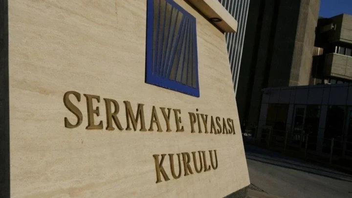 Sermaye Piyasası Kurulu binasının önündeki SPK tabelası