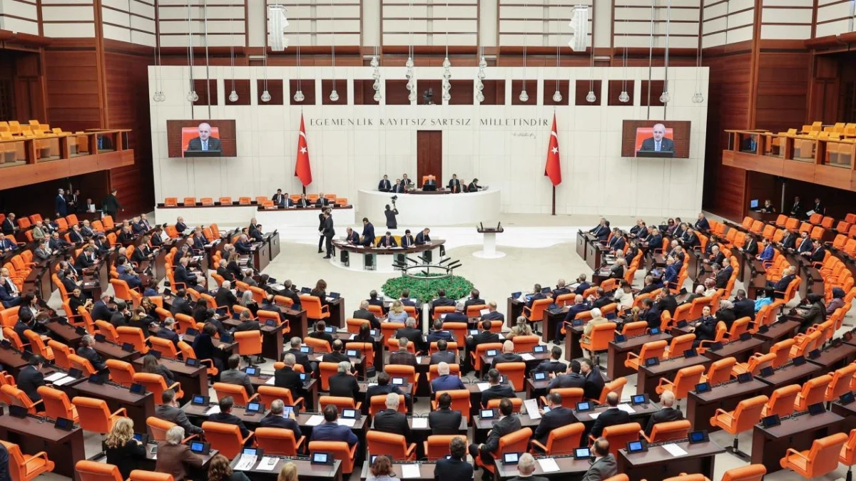 TBMM Genel Kurulu’nda milletvekilleri oturumu izliyor.