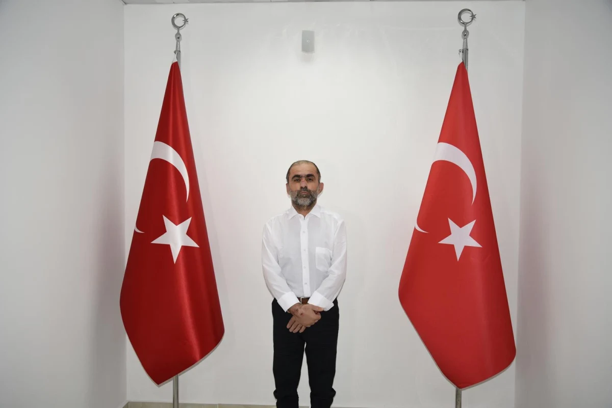 Temir Dükancı, iki Türk bayrağının arasında