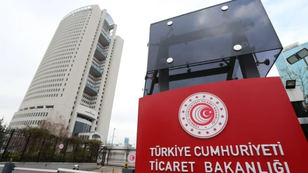 Ticaret Bakanlığı binası ve kurum tabelası