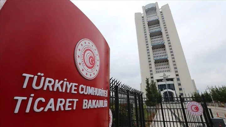 Ticaret Bakanlığı binası ve kurum tabelası