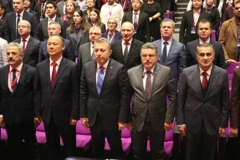 Trabzon’daki 3. Türk Dünyası Gençlik Buluşması’na katılan protokol üyeleri ve gençler